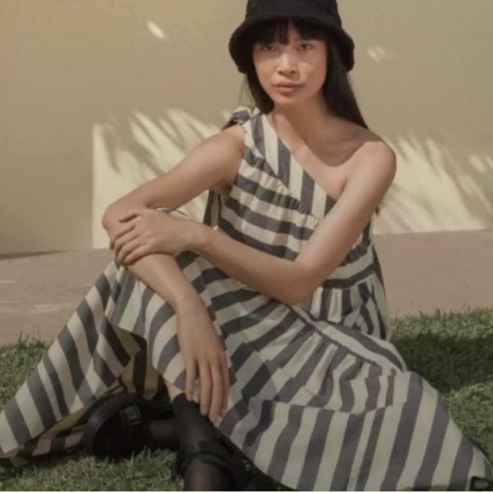 One shoulder striped sundress